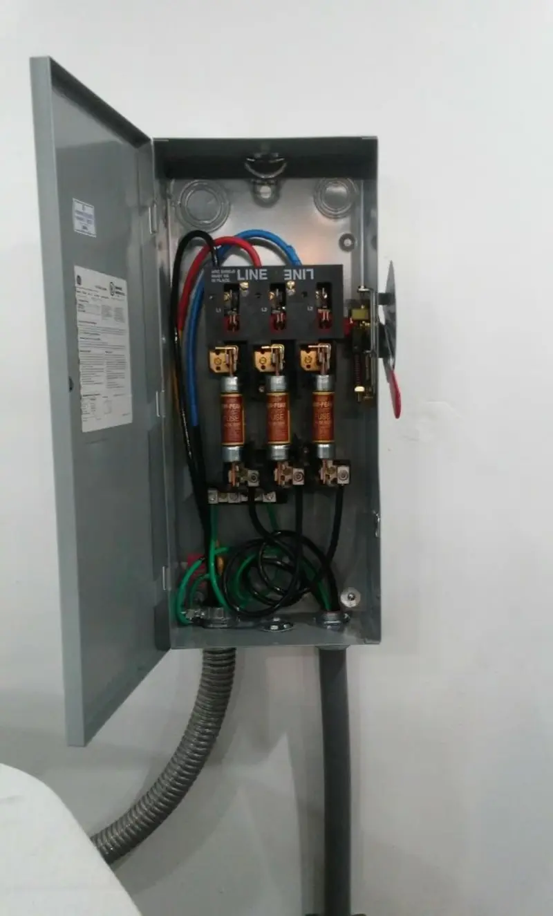 Three-phase disconnect switch installed for Electrical Wiring & Rewiring in Ranlo